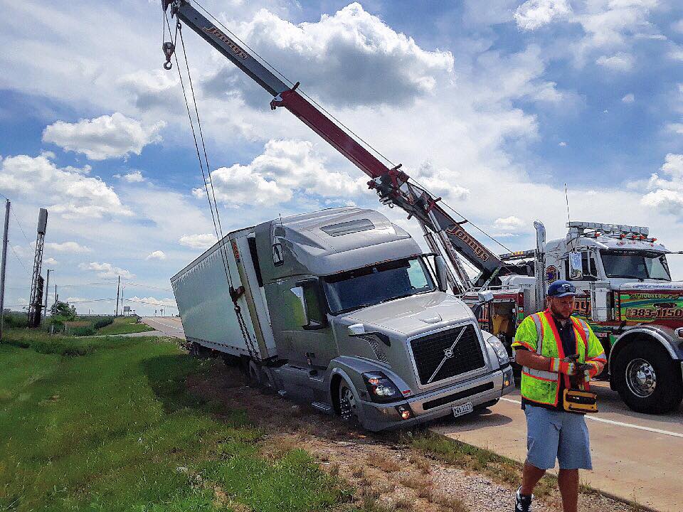 semi towing company, rotator, chicago suburbs, jonnys towing recovery